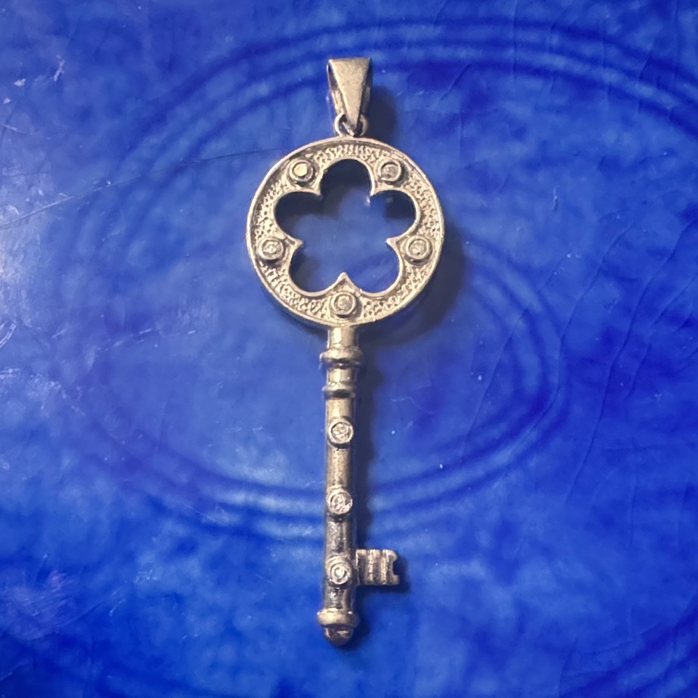 Textured Silver Floral Pendant
